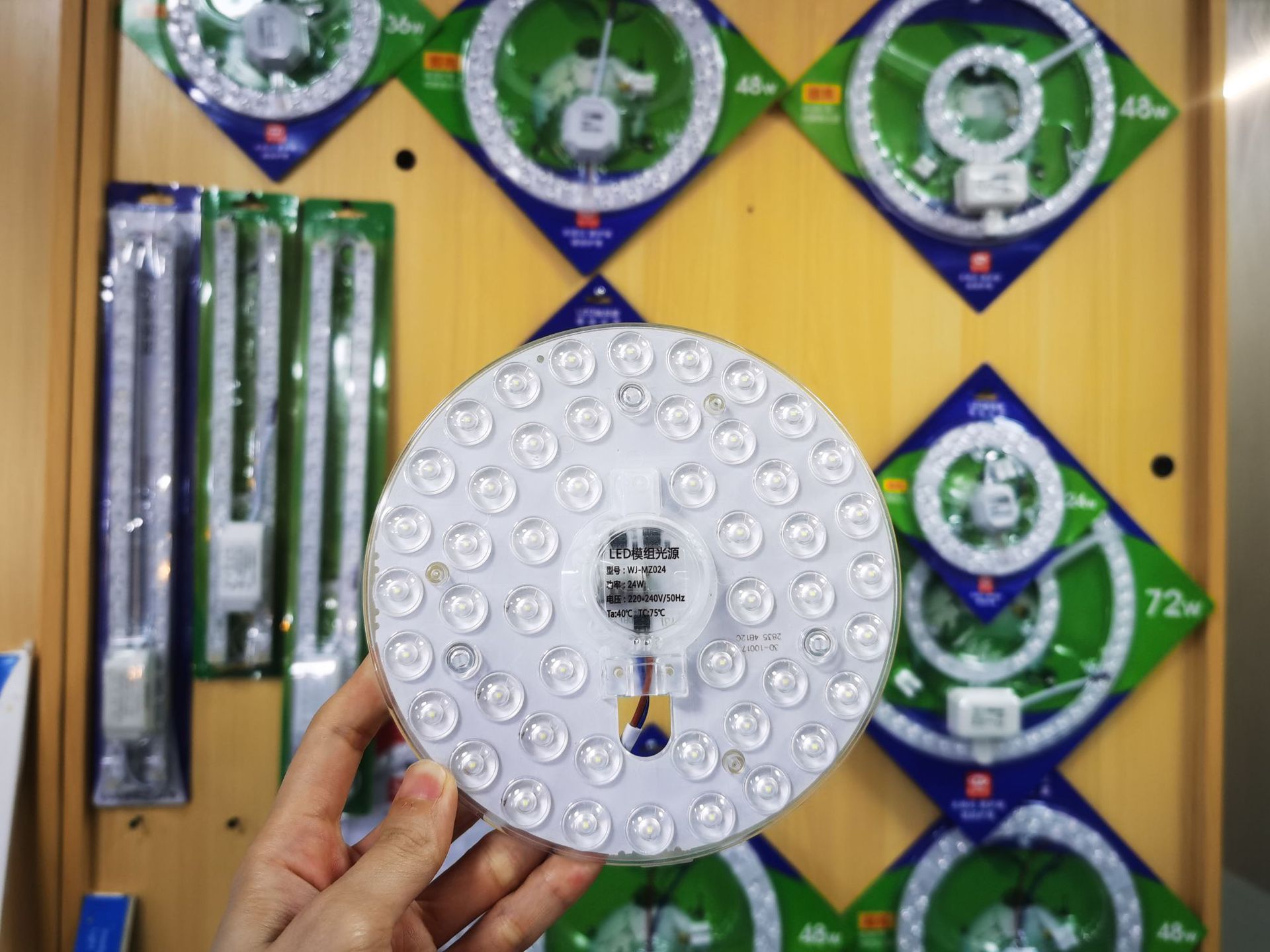 Picture of Ceiling lamp replacement wick led wick round magnetic light source module highlight patch energy-saving led lamp panel