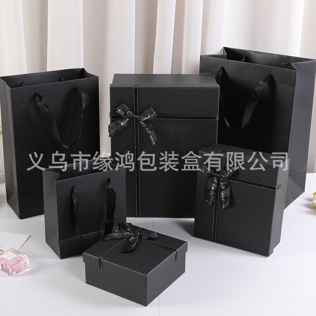 Picture of Hand gift box towel gift box thermos cup gift box heaven and earth cover packaging box wedding companion factory spot wholesale