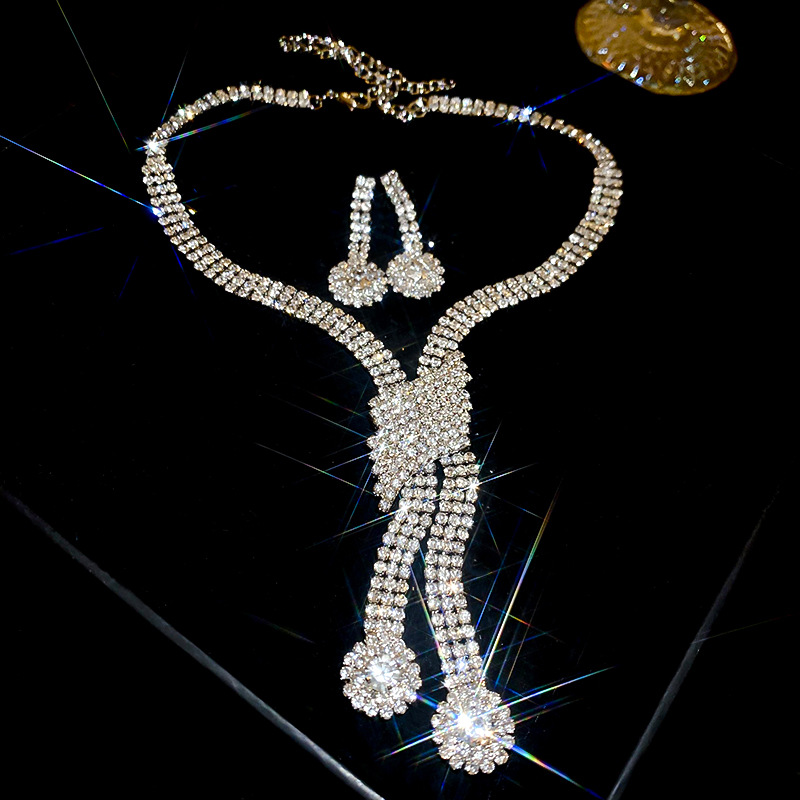 Picture of European and American light luxury high-end zircon jewelry suit necklace niche retro clavicle chain fashion Joker jewelry wholesale