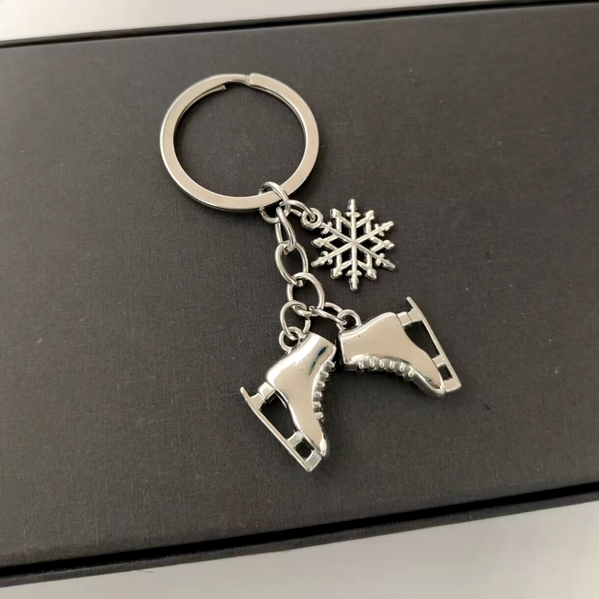 Picture of New Winter European and American Cross-Border Hot-Selling Snowflake Skates Alloy Keychain Christmas Ornaments