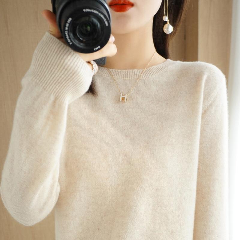 Picture of New Autumn and Winter Round Neck Knitwear Women's Pullover Knitwear Pure Color Long-Sleeved Women's Thin Inner Short Bottoming Shirt