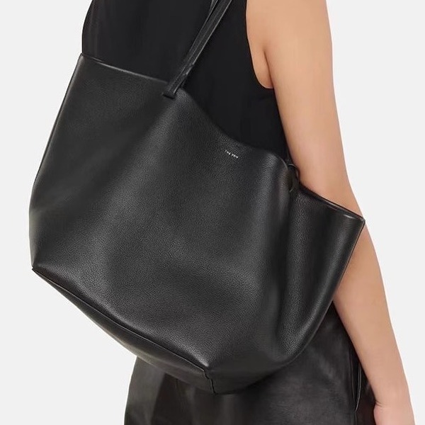 Picture of 2024 New Bag Large Bag Therow Bag Large Capacity Bucket Bag Commuter Mummy Bag Shoulder Tote Bag