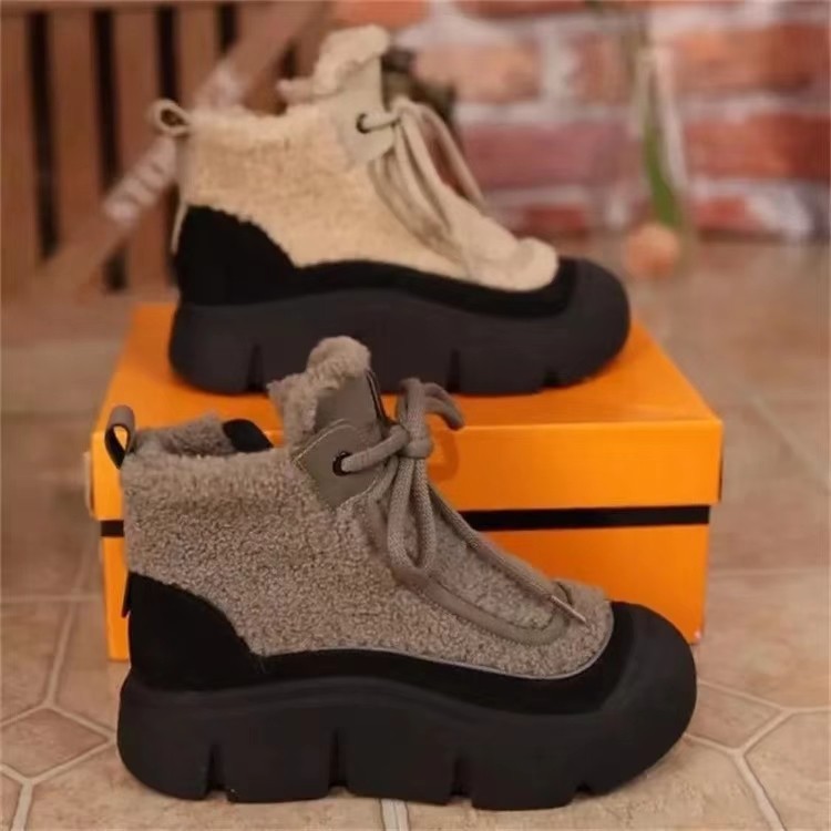 Thick-soled snow boots women's new fleece-lined warm high-top shoes soft leather casual Joker mother cotton shoes factory wholesale