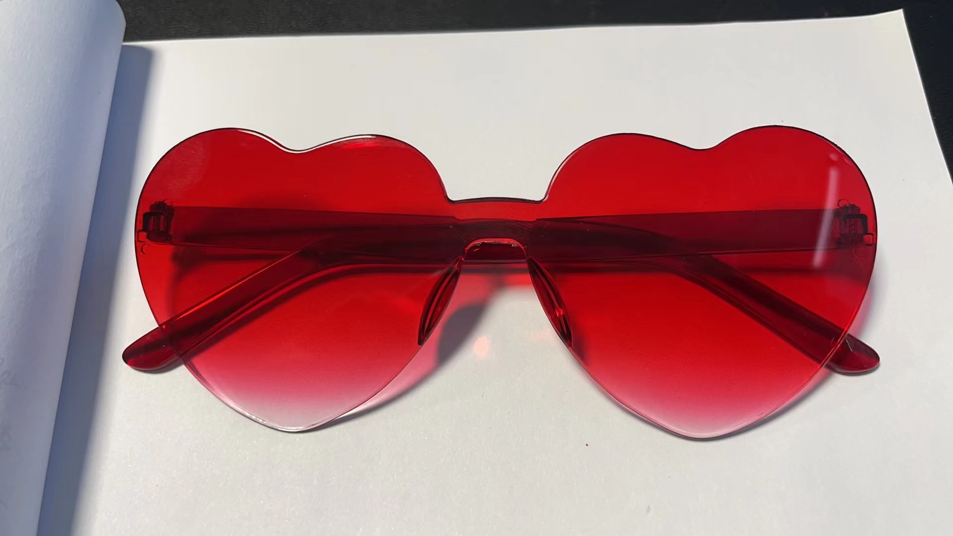 Picture of Heart Sunglasses, Heart Sunglasses, Jelly Color Rimless Heart-Shaped One-Piece Glasses, Dazzling Color Glasses