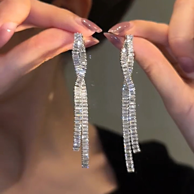 Light Luxury Brilliant Full Zirconium Long Tassel Earrings Silver Needle Luxury Ear Jewelry Slim Face Earrings Earrings Korean Style Elegant