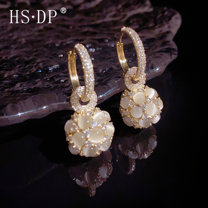 Distinctive exquisite trend cat's eye stone ball ball ear buckle two wear light luxury high sense fashion temperament socialite style earrings