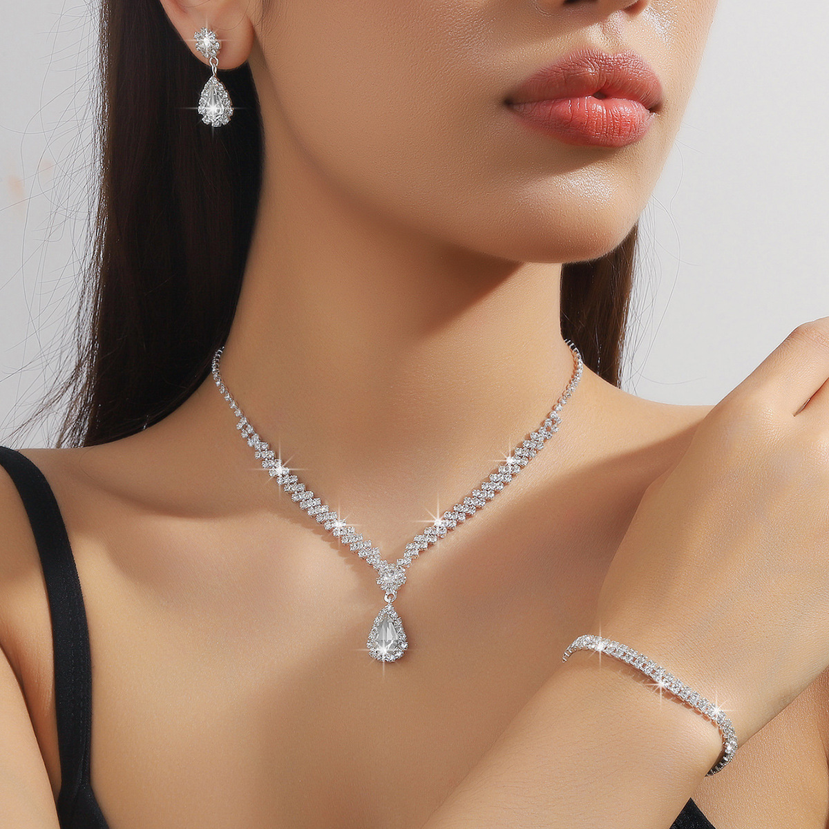Picture of Wedding Accessories suit Women Earrings Necklace Bracelet Three-piece Bridal Jewelry suit Luxury High-end Accessories