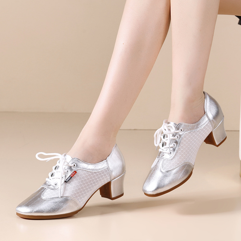 Dancing leather dancing shoes, Latin dancing soft soles, ballroom dancing square dancing shoes, four seasons adult sailor modern dancing shoes
