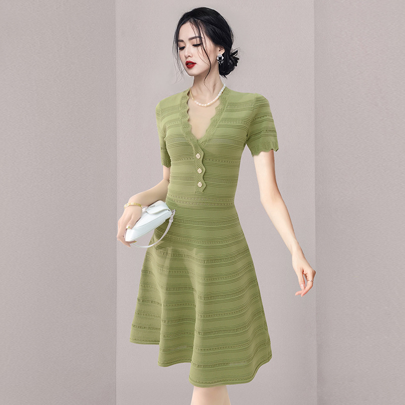 2025 New Summer Japanese and Korean Women's V Neck Niche White High-Waist Slim Avocado Knitted Dress 213
