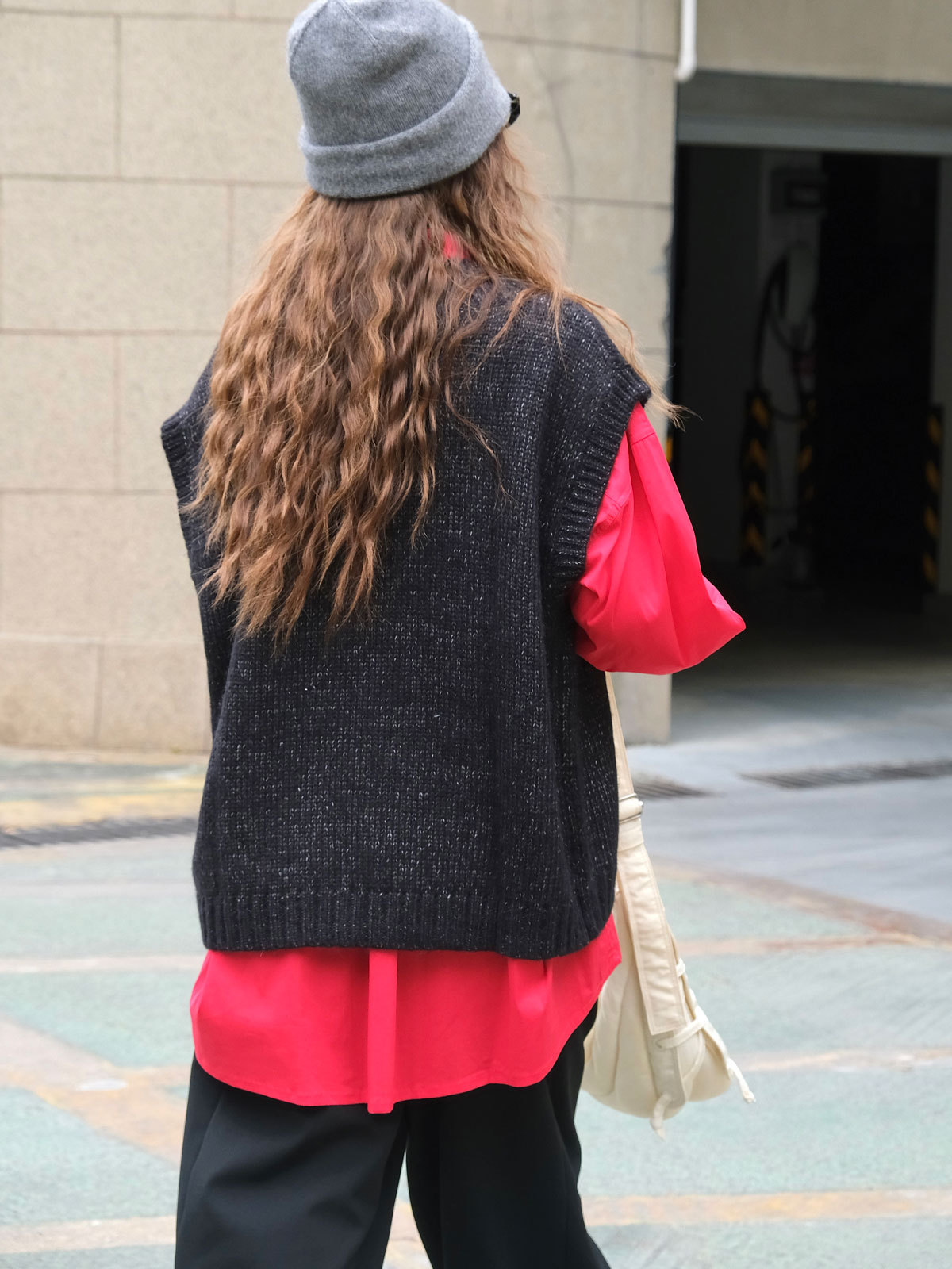 Picture of Lou Fu Autumn and Winter New Japanese Style Lazy oversize Atmosphere Wool Vest Warm Waxy Skin-friendly Slimming Top for Women
