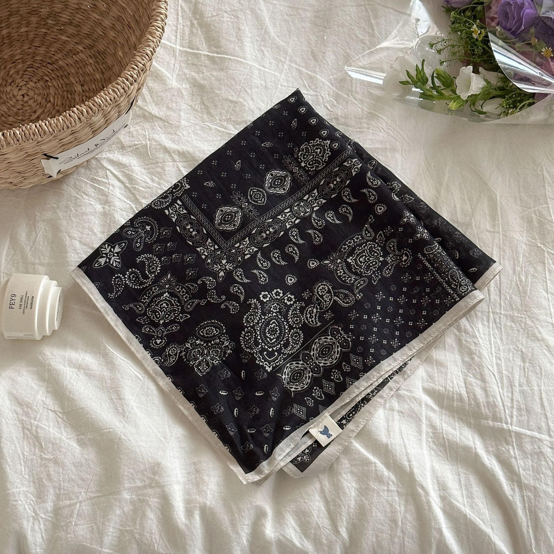 Picture of 53x 53cm Mulberry Silk Cotton Blended Square Machine Printed Silk Cotton Scarf Women's Spring and Summer Lightweight Breathable Silk Scarf