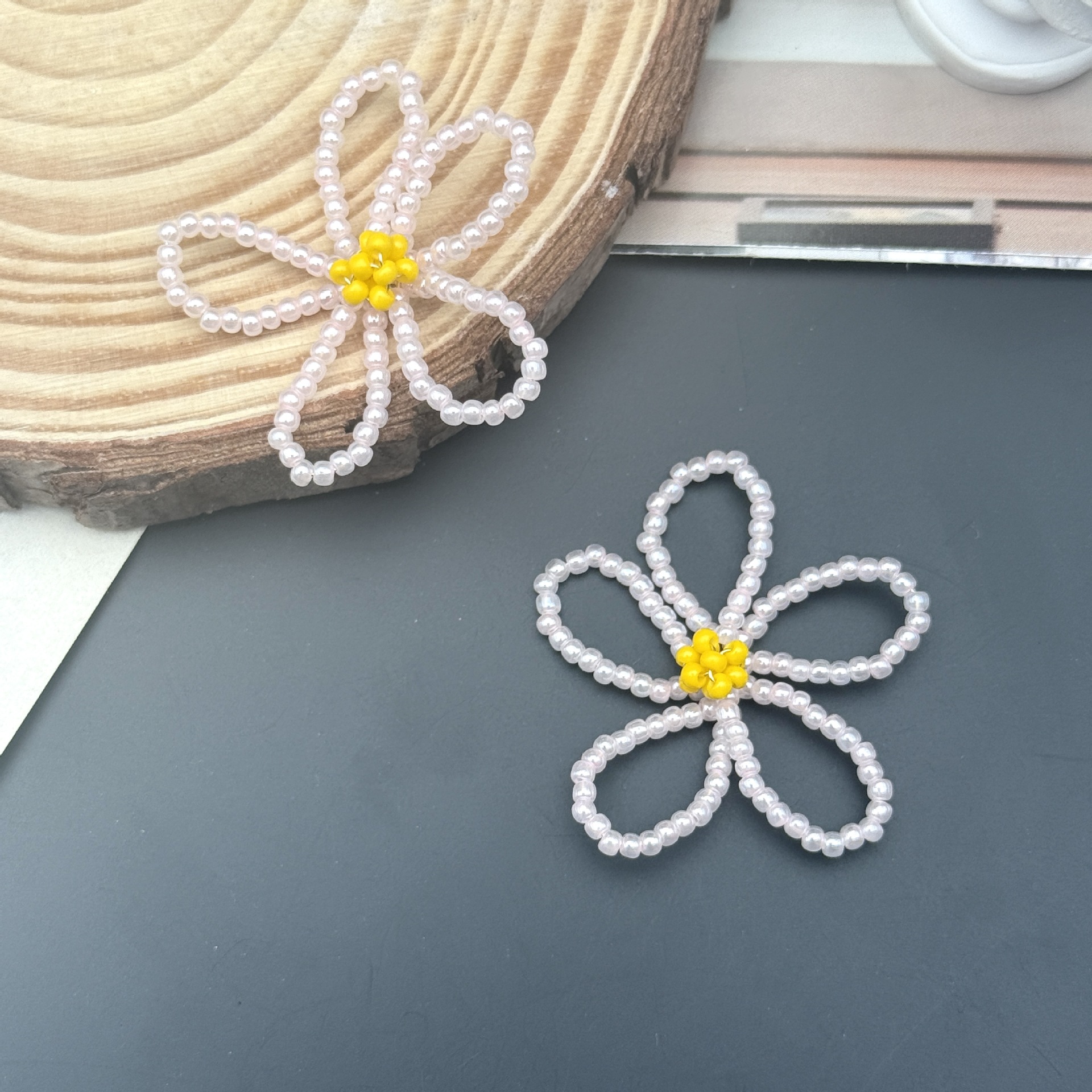 New Beaded Girl Little Flower Sweet Clothing Shoes Bag Hat Mobile Phone Case Handmade Beaded DIY Accessories Accessories