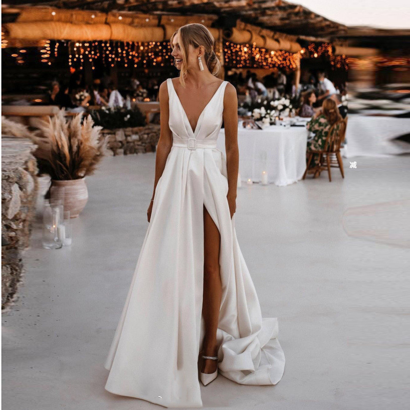 2022 Winter New Foreign Trade Retro French Temperament Banquet Long Host Leaky Back White Evening Dress Deep V