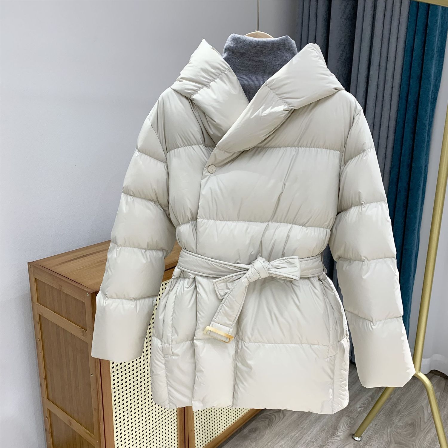 Picture of Ultra-Light, Soft, Thickeneded Waist, Slim Fit, Hooded Cotton Jacket, Women's Short Fashion, 2025 Autumn and Winter New Style