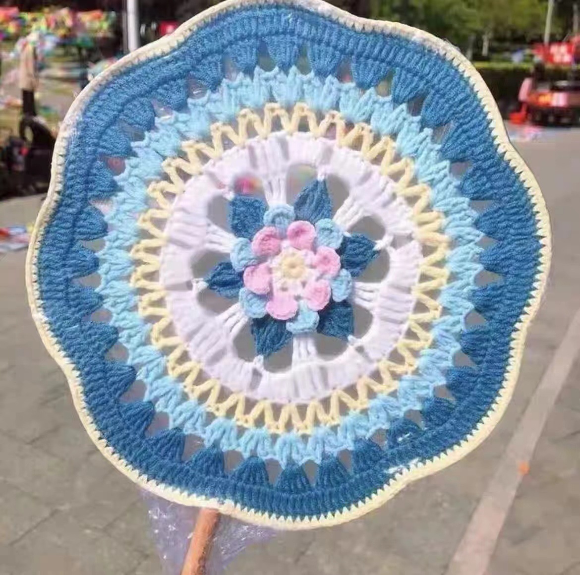 Picture of Ancient Style Round Fan Fan Frame Bride National Style Wedding Bouquet Frame Twist Stick Hand-Woven Material Package DIY Fan Frame