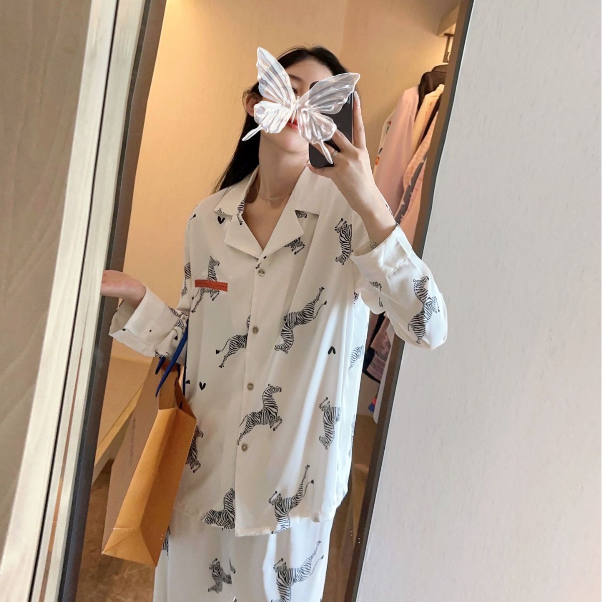 Autumn and Winter new big brand elegant fashion printing can be worn outside Ice Silk long sleeve home wear suit