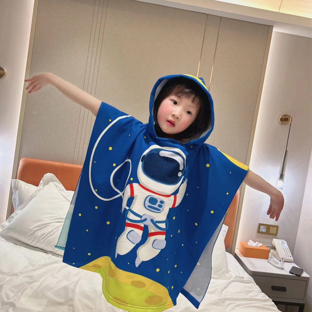 Picture of Cute Cartoon Children's Bath Towel Cloak Soft Skin-friendly Hair-free Bath Water Absorbent Quick-drying Wearing Baby Bath Towel