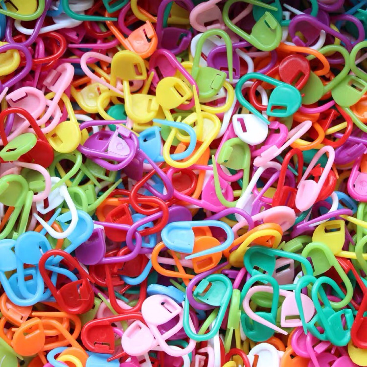 Picture of Knitted Plastic Small Buckle Knitted Handmade diy Mark Buckle Wool Sweater Knitting Tool Positioning Buckle
