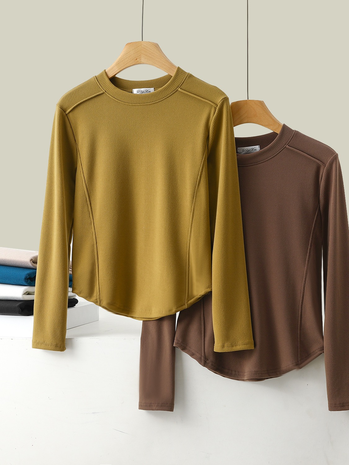 Picture of Round neck long-sleeved T-shirt for women autumn and winter new solid color small shirt loose slimming undershirt top