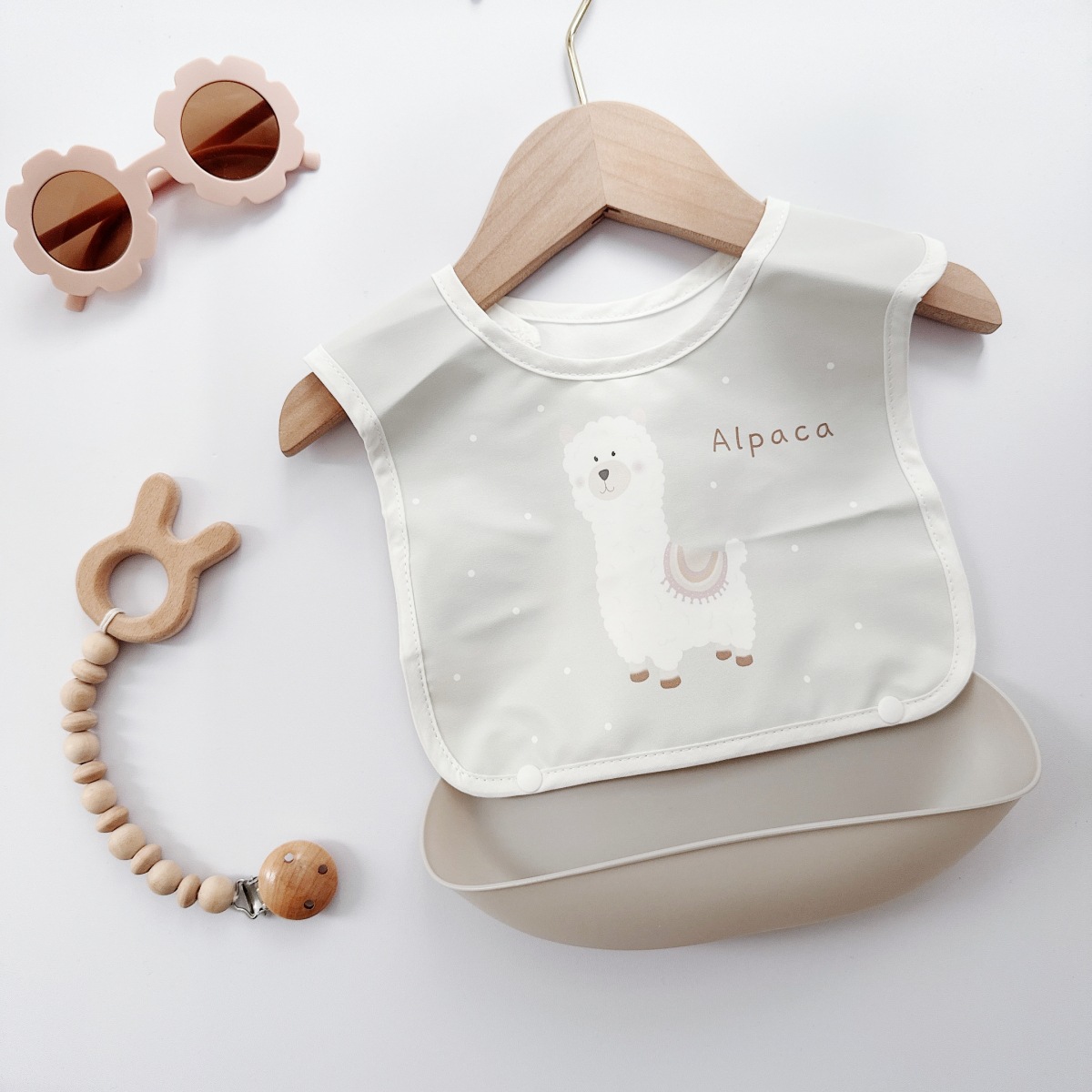 Picture of New Children's Silicone Bib Baby Meal Bag Baby Food Supplementary Food Bag Waterproof Anti-dirty Artifact PU Soft Bib