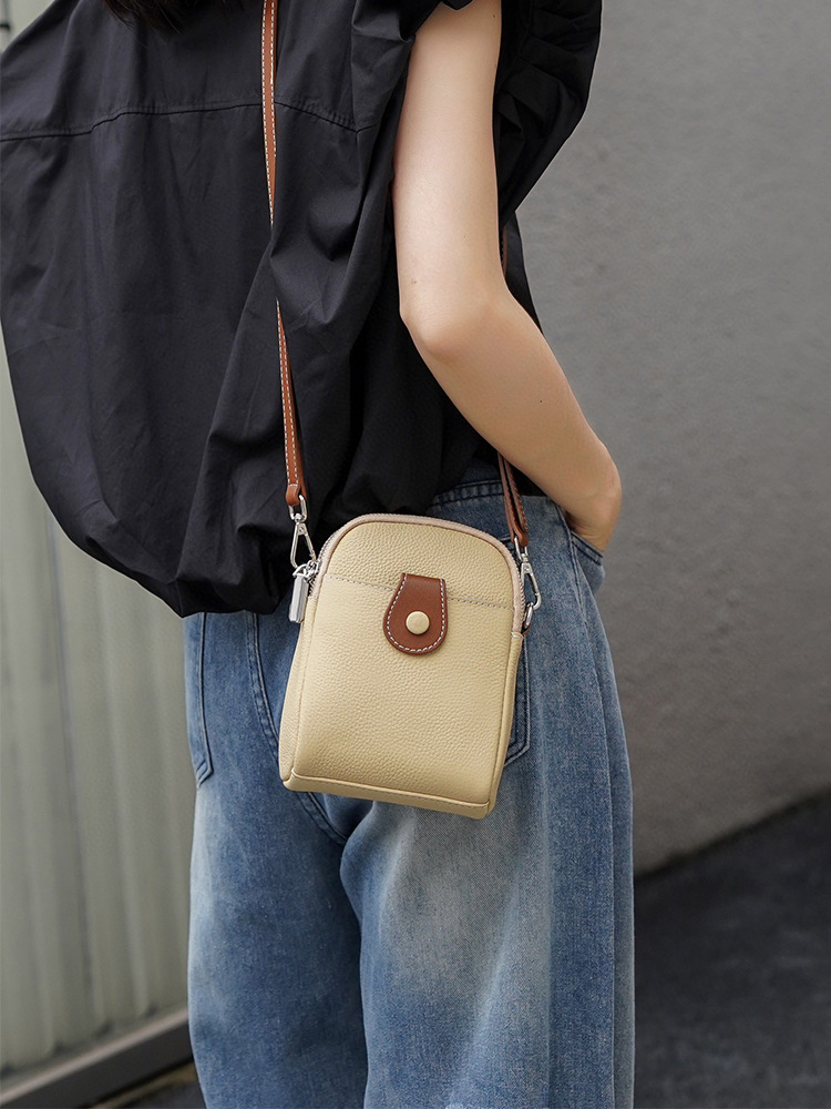 Picture of Popular Genuine Leather Mobile Phone Bag Women's 2024 New Soft Leather Crossbody Bag All-match Single-shoulder Women's Bag Mini Cowhide Small Bag