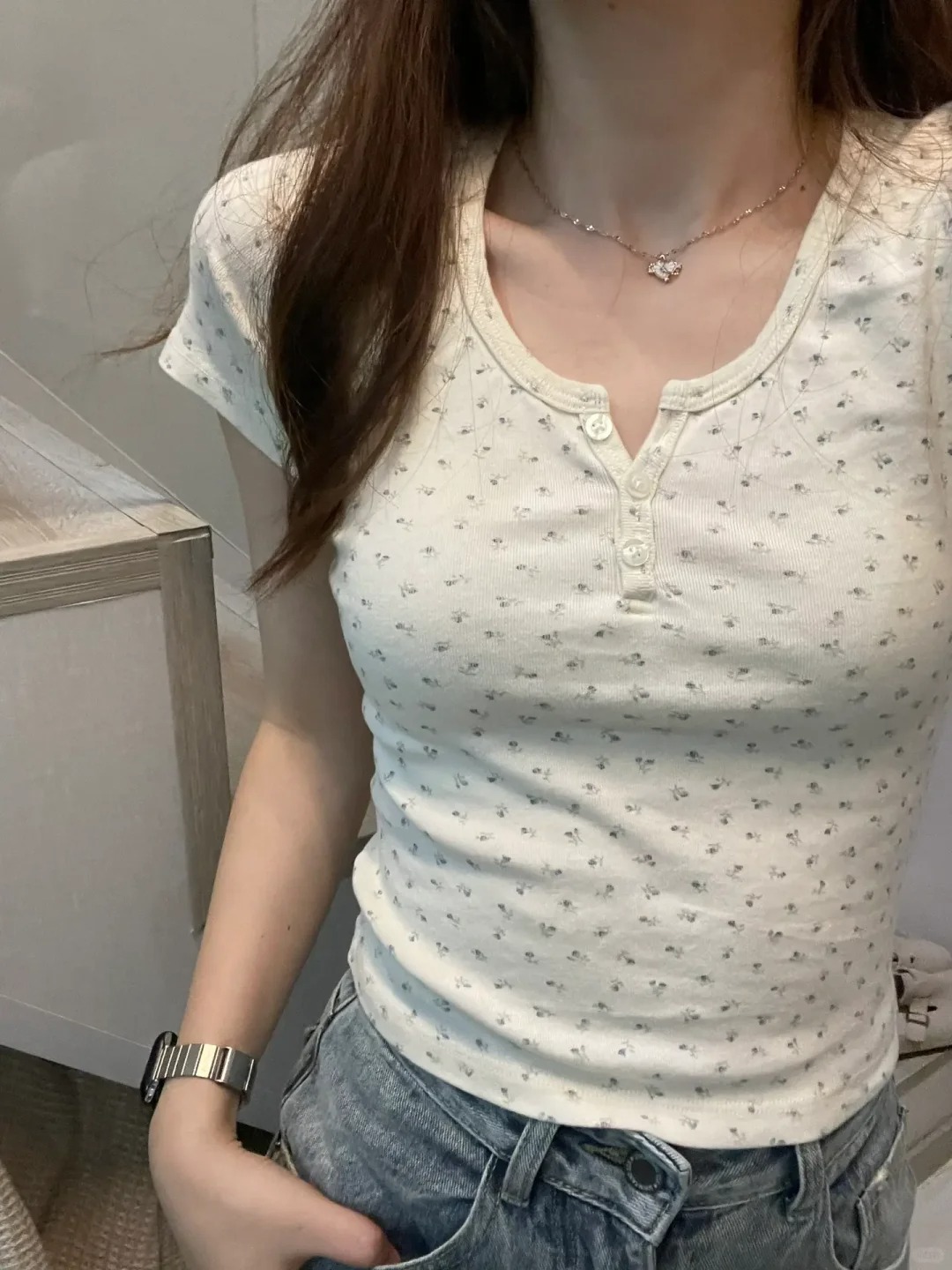Picture of Japanese-Style Cute Youthful High-End Chic Floral U-Neck Short-Sleeve T-Shirt 2025 Summer Women Sweet Spicy Fashionable Versatile