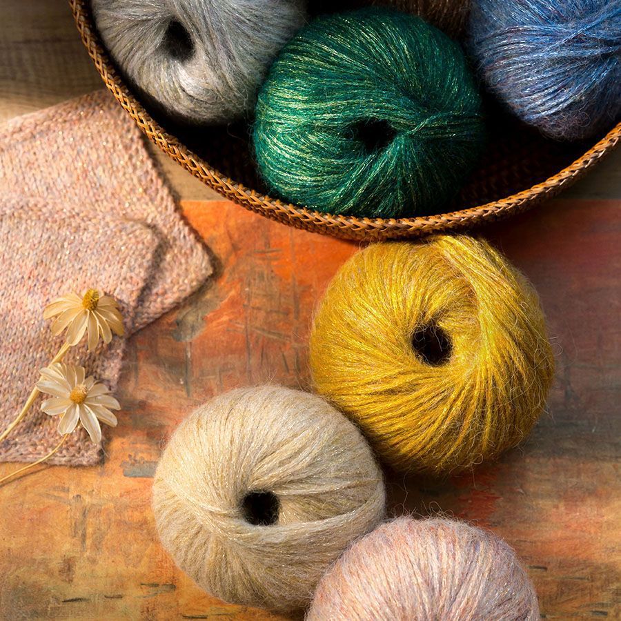 Wholesale fancy gold and silver hand mixed thread single strand hand-made skin-friendly crocheted wool group skin-friendly scarf thread self-woven wool ball