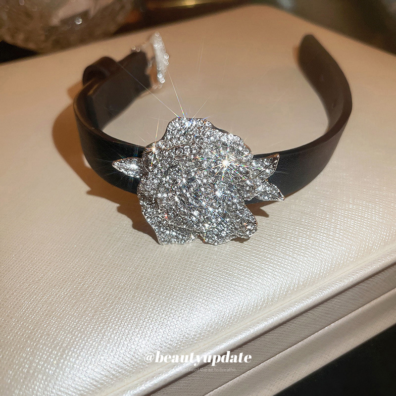 Picture of Korean Diamond Flower Belt Bracelet European and American Light Luxury Niche Design Sense Bracelet Personalized New Style Heavy Industry Bracelet for Women