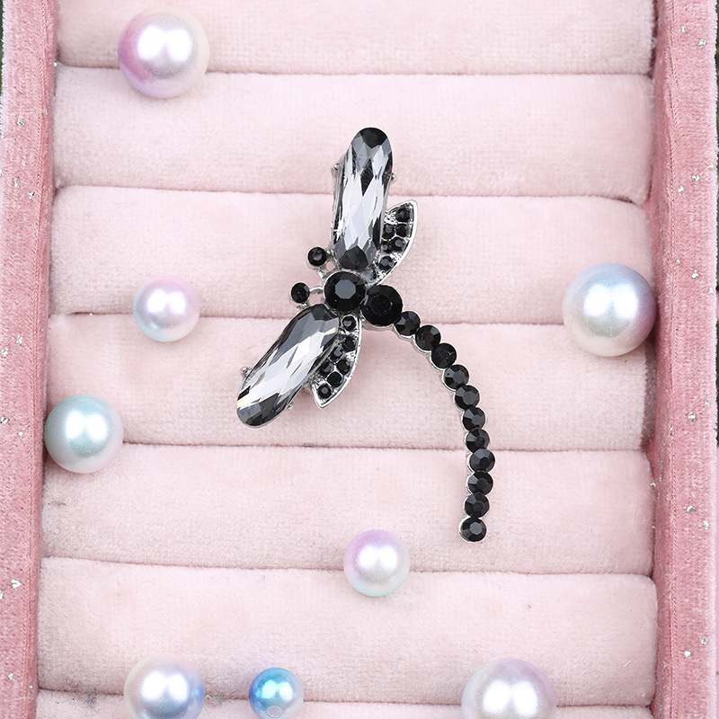Fashion simple black crystal dragonfly chest elegant ladies windbreaker coat accessories brooch wholesale