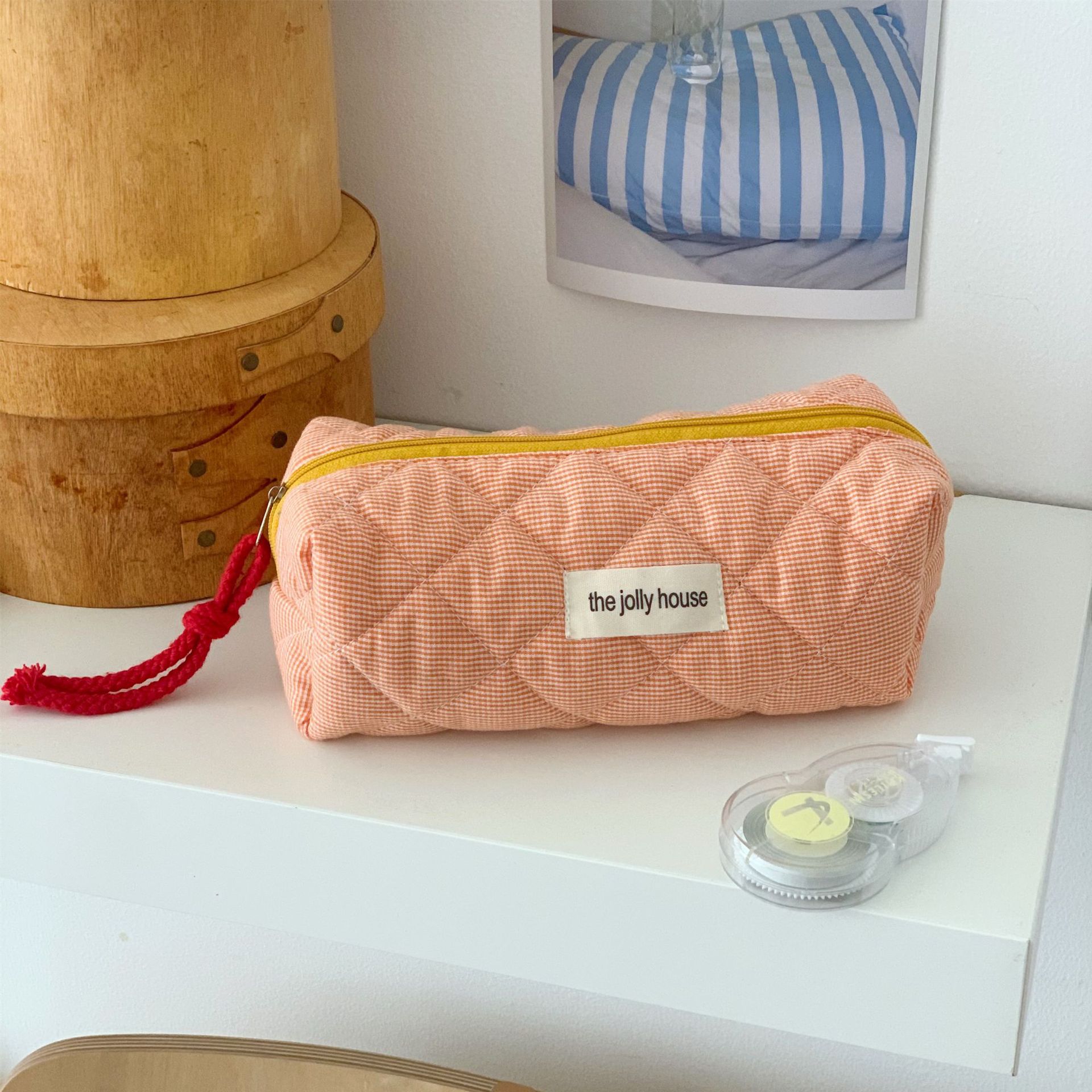 Picture of Creative Contrast Color Plaid Cosmetic Bag Women's Ins Large Capacity Cosmetic Brush Storage Bag Portable Travel Bag