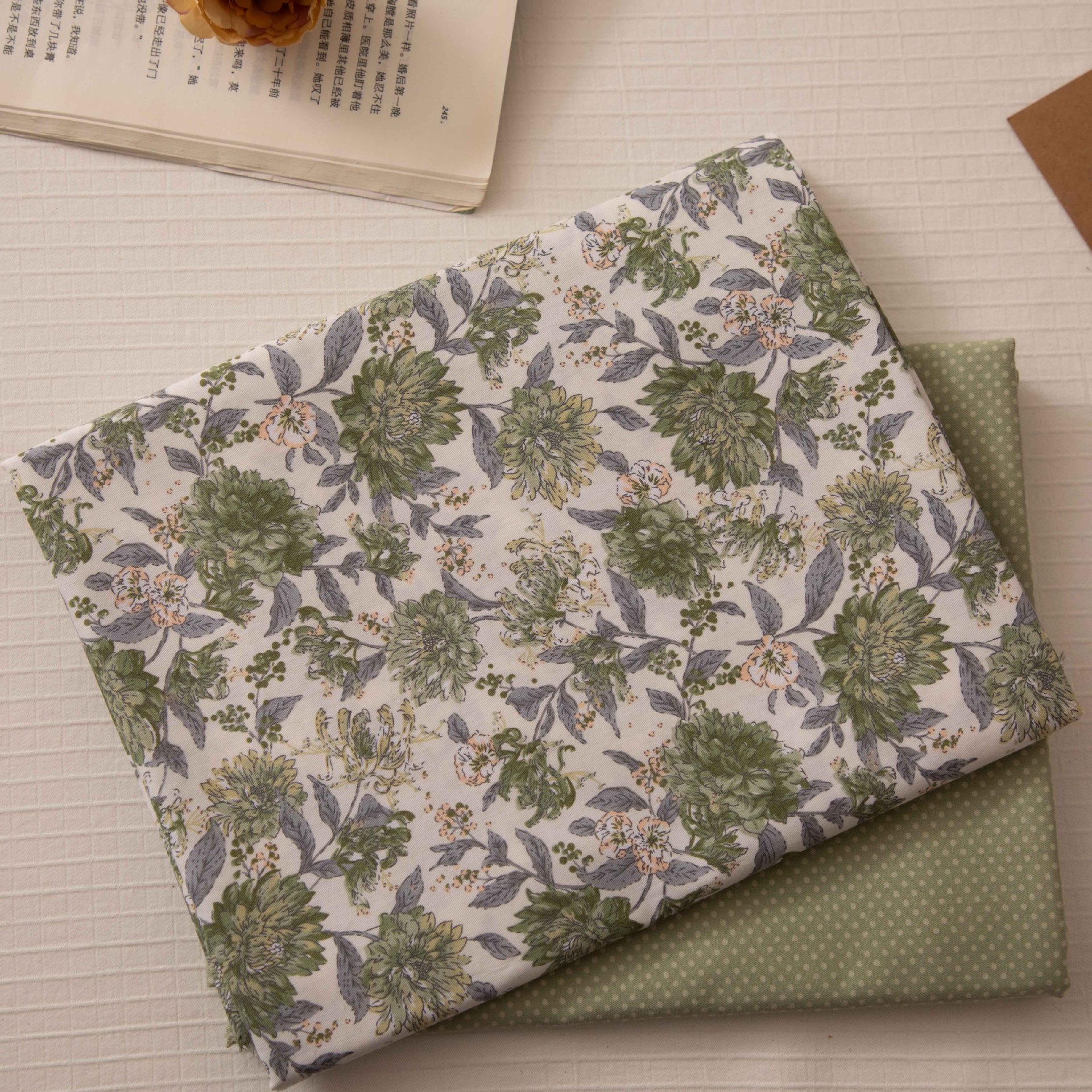 Wholesale Supply of 133*72 Twill Printed Fabric, Small Flower 40 Count Cotton Fabric, 1.6m Width
