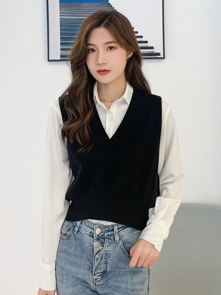 Picture of Spring and Autumn New Knitted Vest Women's Outer Matching Internet Popular Sleeveless Pullover Western Style Vest Short Brown Top