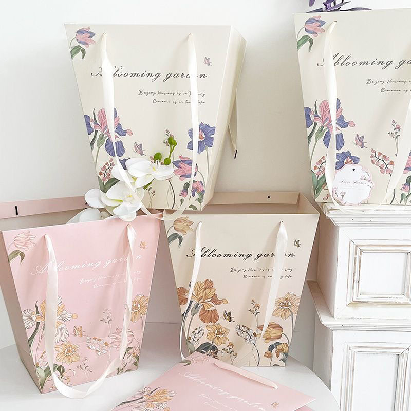 Picture of Qixi Love in the Flowers Trapezoidal Bouquet Bag Flower Packaging Materials Paper Bag Small Fresh Handbag Spot Wholesale