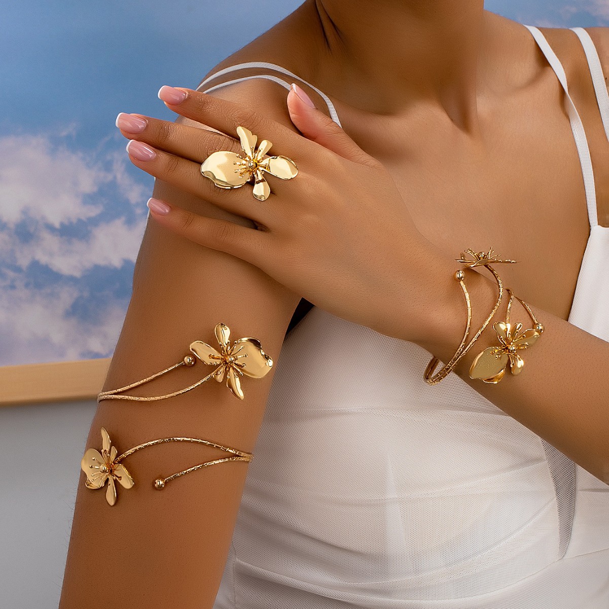 A set of fashionable and elegant geometric line three-dimensional flower opening adjustable arm ring bracelet ring women's suit