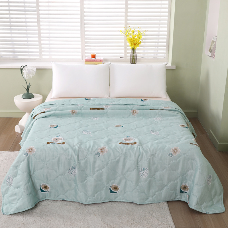 Picture of Summer Company Event Sales Summer Quilt with Gift Box Air Conditioning Quilt Opening Promotion Gift Summer Cool Quilt Core Thin Quilt