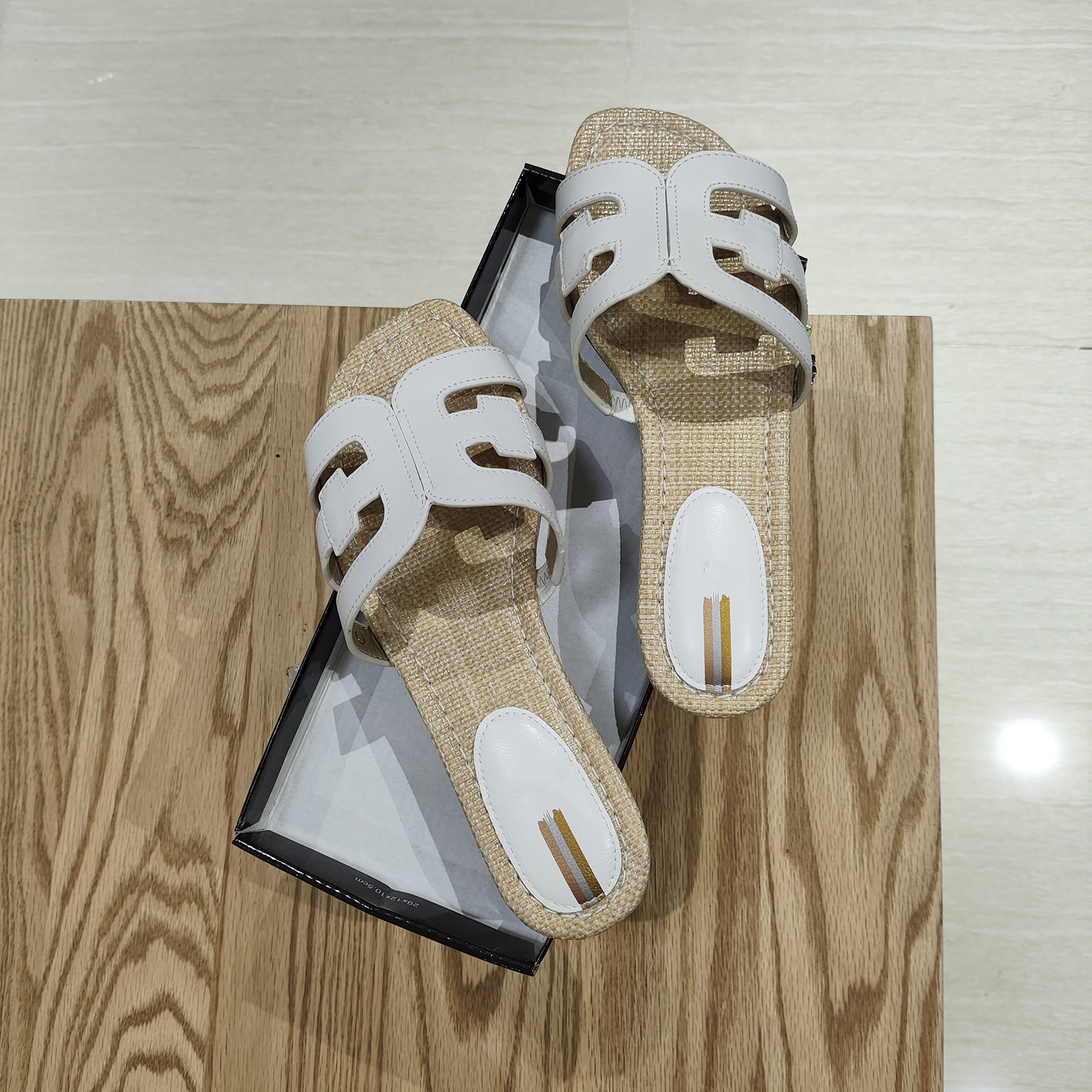 Flat Heel Classic Summer high quality New Color Lightweight Hollow Breathable Youth European and American Women's Sandals