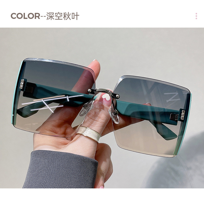 Picture of Em Home 2025 New Frameless Sunglasses Women's Glitter Mirror Edge Anti-Uv Big Face Slimming Live Broadcast Sunglasses