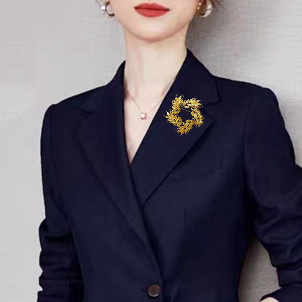 Picture of Internet Celebrant Hot-selling Wheat Ear Brooch Design Niche Inlaid Zircon All-match Luxury Women's Accessories Fashion in stock