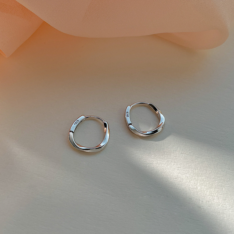 Ear buckle female niche design 2022 new tide plain earring earrings earrings high sense earrings ear holes wholesale