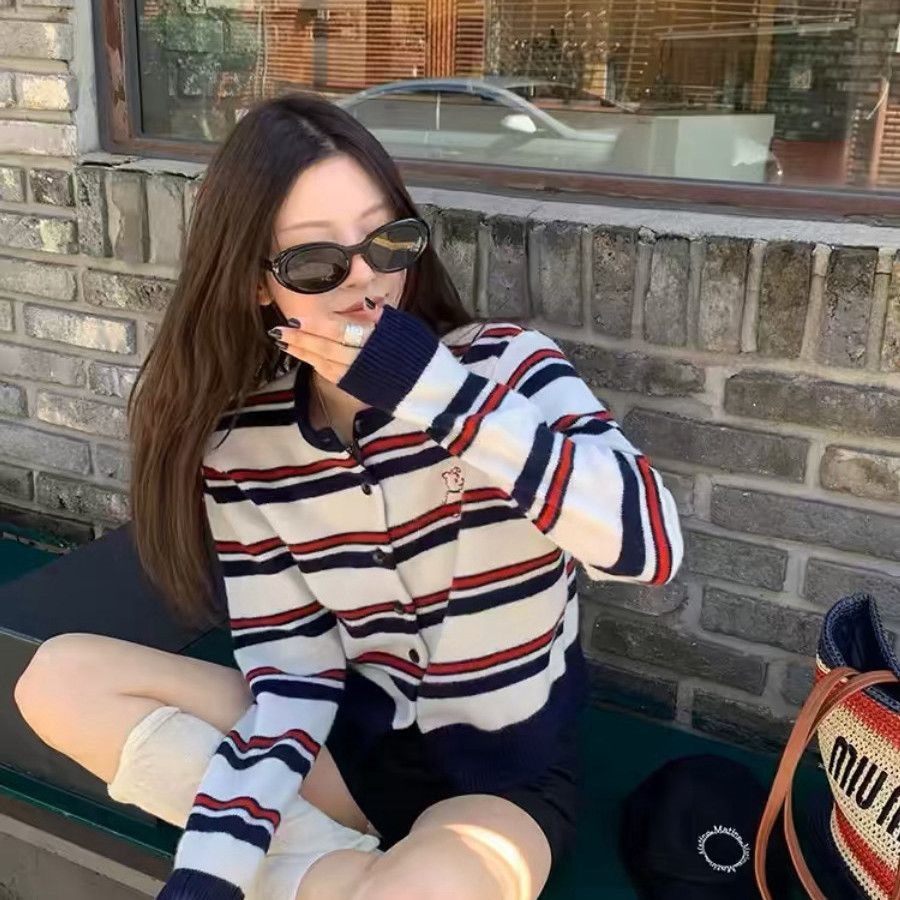 Striped knitted cardigan sweater women's 2025 fall/winter new contrasting chic Korean small cropped jacket top