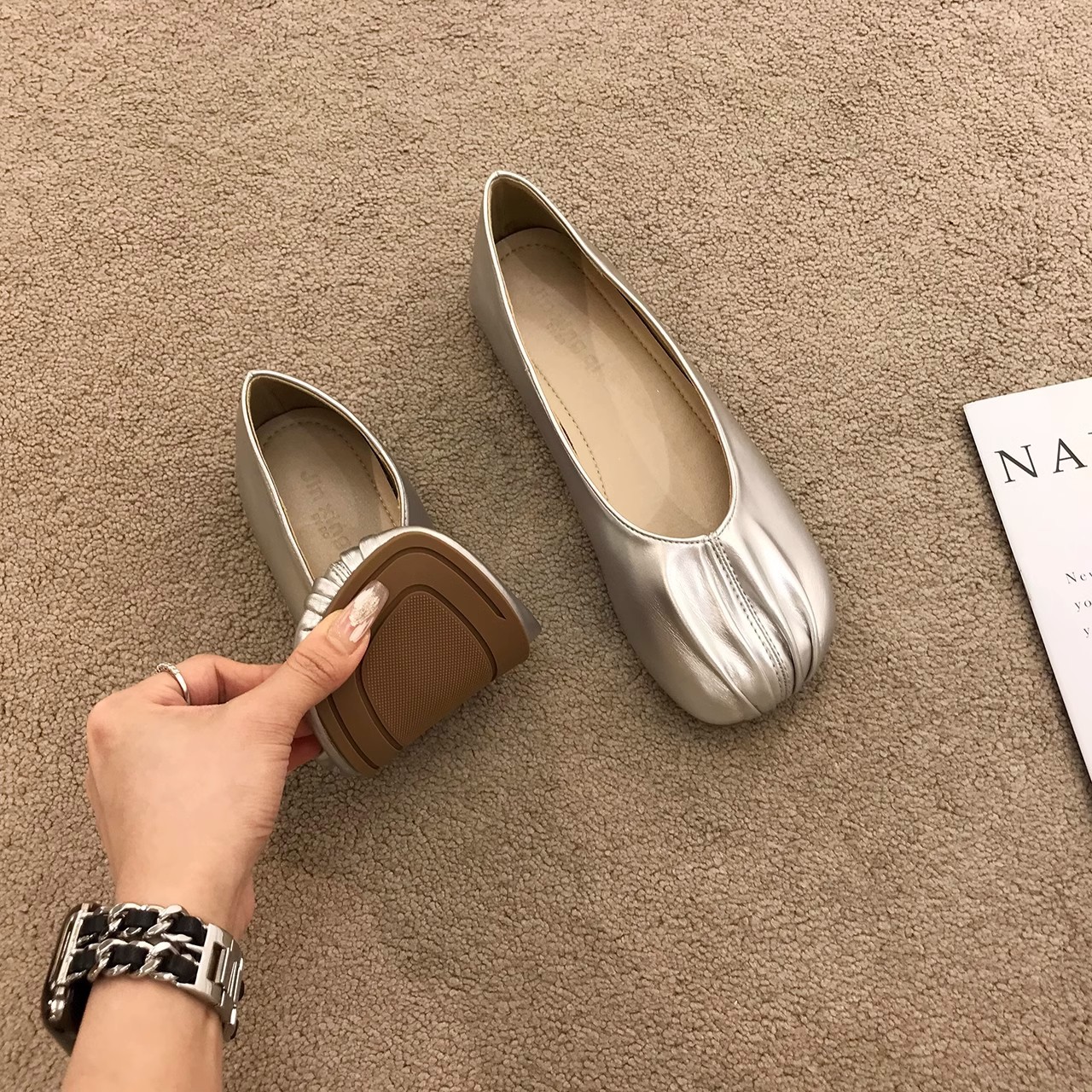 Vintage Gentle Pleated with Skirt Shoes Women's Shoes 2024 New Spring Niche silver Gentle Bean Shoes