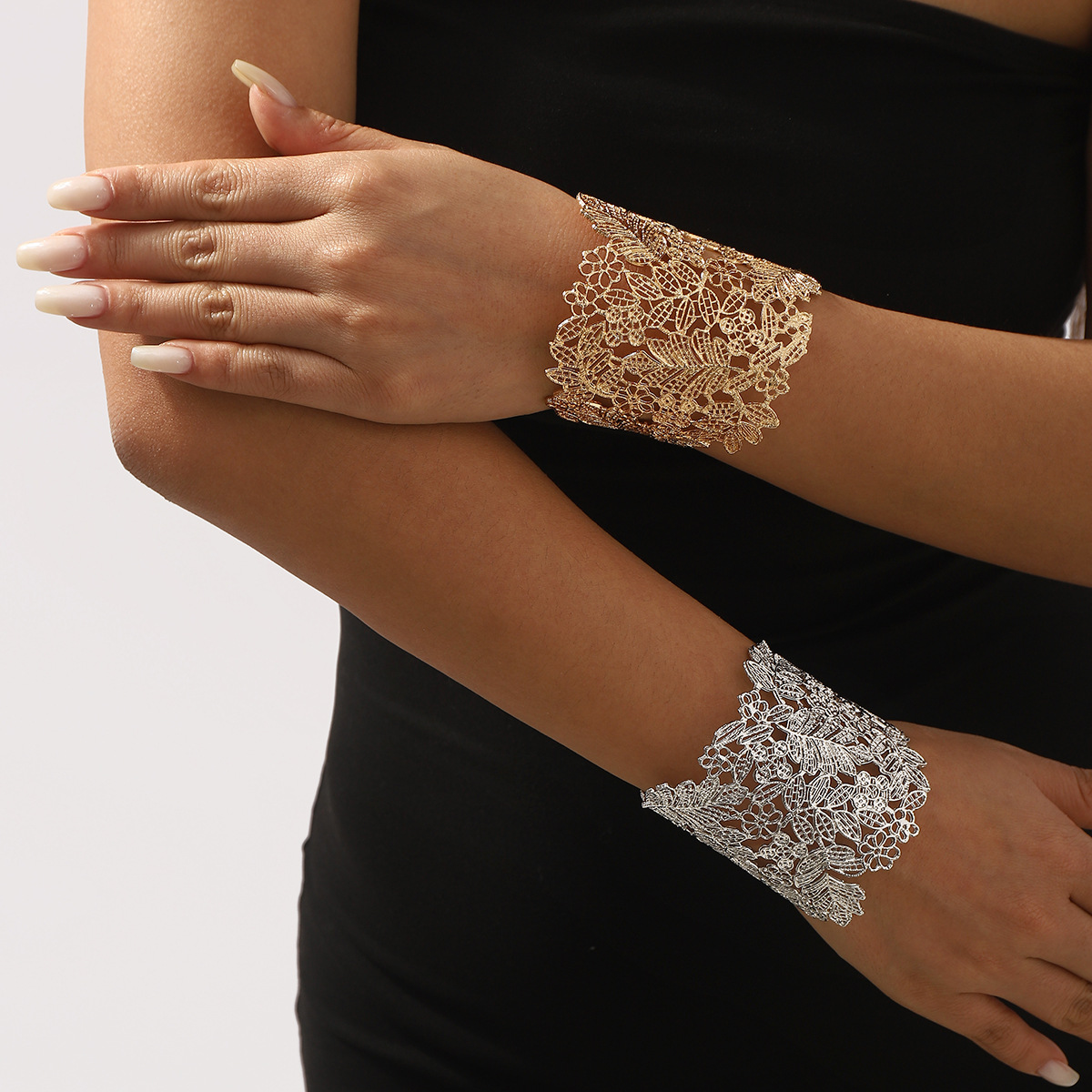 B3280 European and American Fashion Alloy Cut Out Leaf Flower Bracelet Retro Exaggerated Lace Wide Open Bracelet