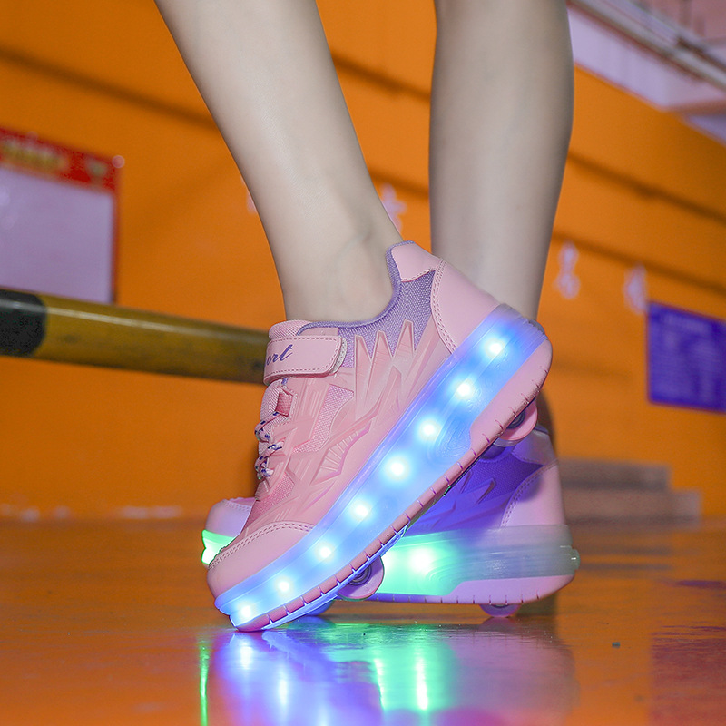 Spring and Summer new children's roller skating shoes fashion rechargeable luminous shoes walking shoes low-top wheel shoes
