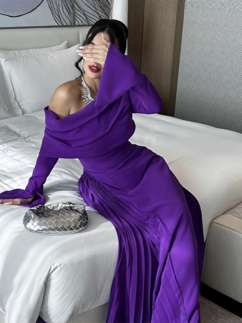 Picture of 2024 Autumn and Winter Cross-border Foreign Trade Women's Clothing Amazon Independent Station ebay Middle East Sexy Shoulder Pleated Evening Dress