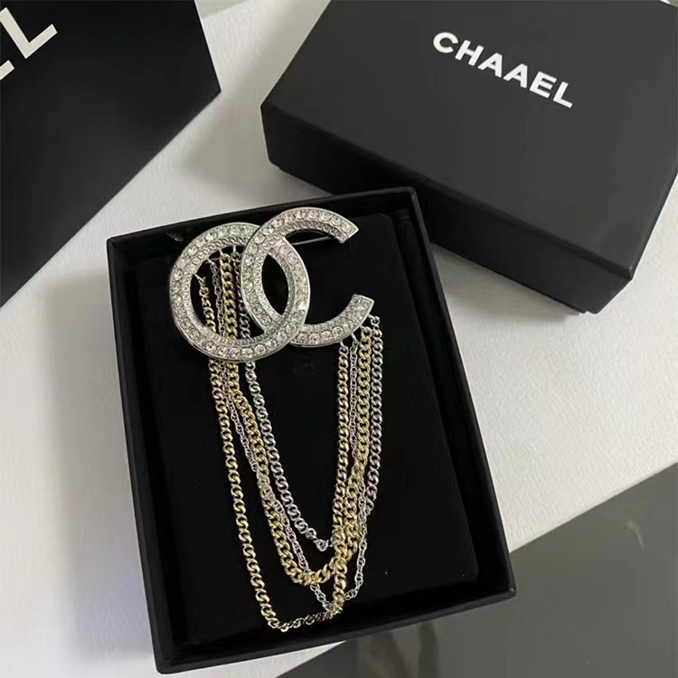 Picture of 2023 Autumn and Winter New High Quality Fragrance c Letter Brooch Retro Antique Chest All-match Simple High-end