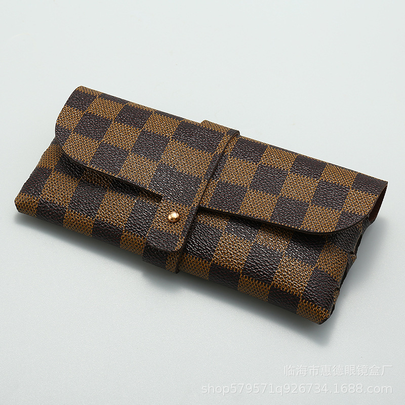Picture of Factory Batch Glasses Case in stock New Single Nail Leather Sunglasses Bag Hand-woven Sunglasses Box Printable LOGO