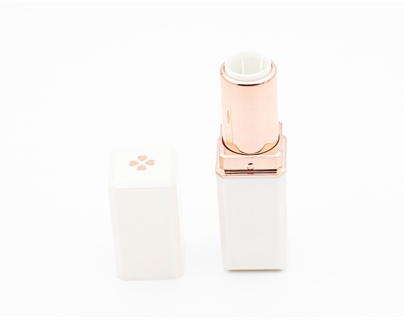Picture of Factory in stock wholesale four-leaf clover black white lipstick tube empty tube 12.1 caliber printable logo lipstick tube