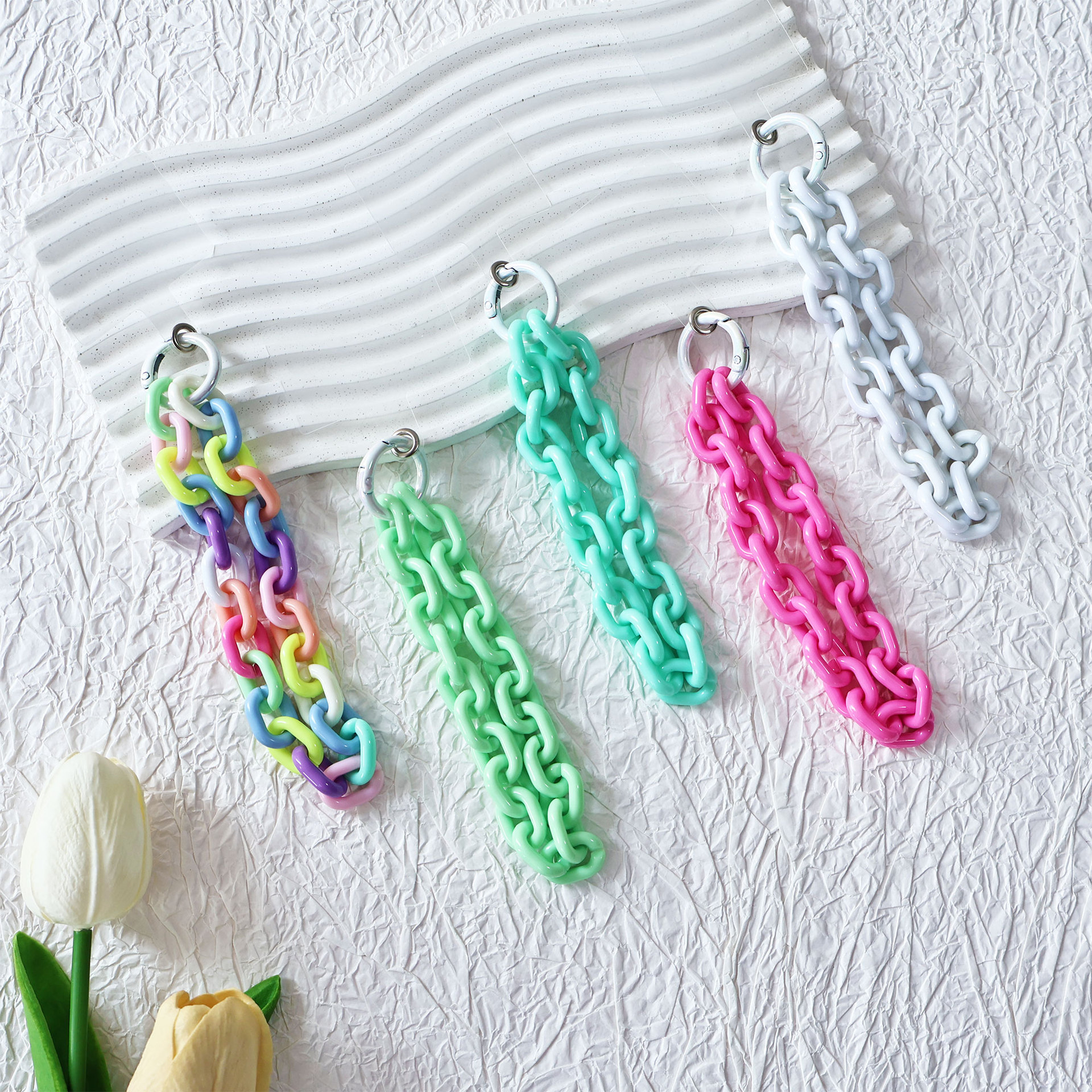 New mobile phone case mobile phone chain pure handmade bag hand chain acrylic color cartoon chain ring pendant
