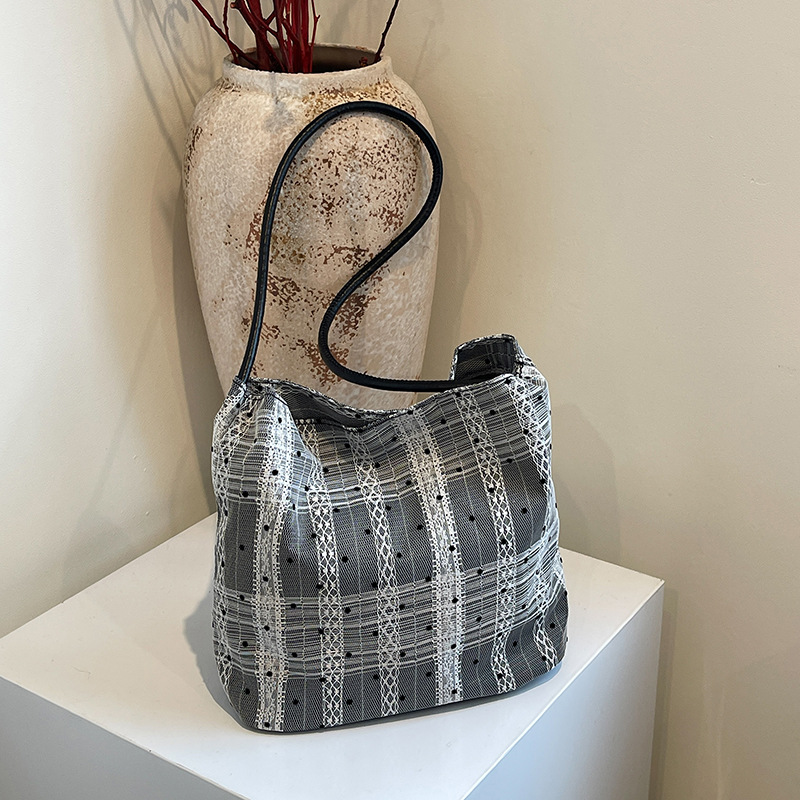 Picture of South Korea Niche Underarm Bag Women's 2024 New Fashionable Fashionable Portable Granny Bag Shoulder Delicate Small Bag