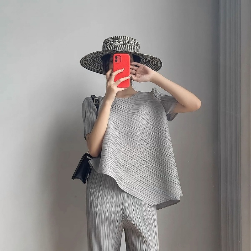 Miyake Pleated Top for Women~~Irregular Pleated Short-Sleeved Round Neck Loose Slimming Look Mid-Length Niche T-Shirt Thin Summer